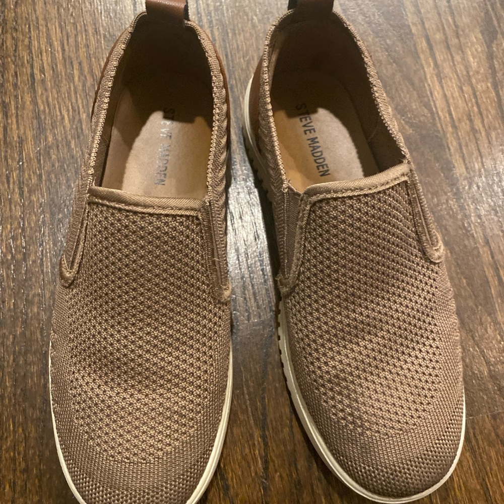 Kids slip on size 3